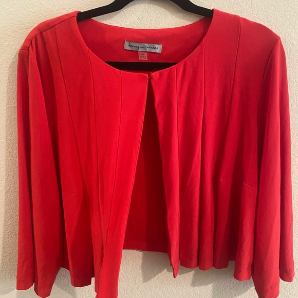 red cropped blouse with hook on top! - Picture 2 of 2